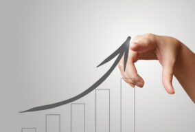 hand-draws-business-success-chart-concept-on-virtual-screen
